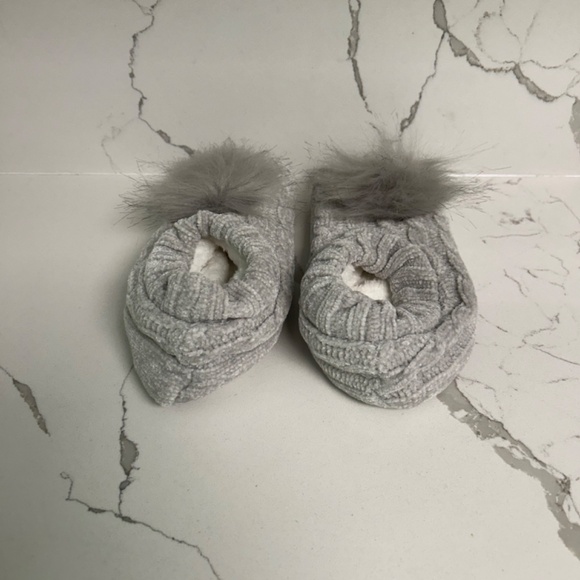 Totes Women’s Slippers Grey Cable Knit US Small - Picture 3 of 5